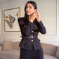 Dames Blazer met Revers & Plissé Maxi Rok Set met Bijpassende Riem – Elegant en Stijlvol ✨👗