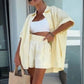 Set van 2 levendige effen shirts met korte mouwen en hoge taille shorts