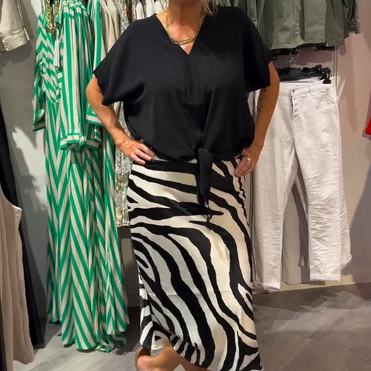 Casual dames blouse met knopen en midirok