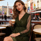 Elegante feestjurk met V-hals, pailletten en mesh mouwen