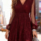Elegante feestjurk met V-hals, pailletten en mesh mouwen
