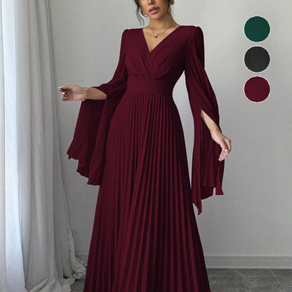 Elegante maxi-jurk met V-hals, plooien en vloeiende mouwen