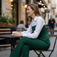 Elegante gestreepte blouse met V-hals en wijde broek voor dames