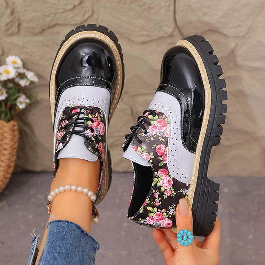 Damesbrogues met bloemenprint en plateauzool