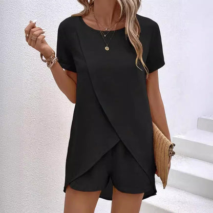 Tweedelige set voor dames: effen top met onregelmatige pasvorm en korte broek